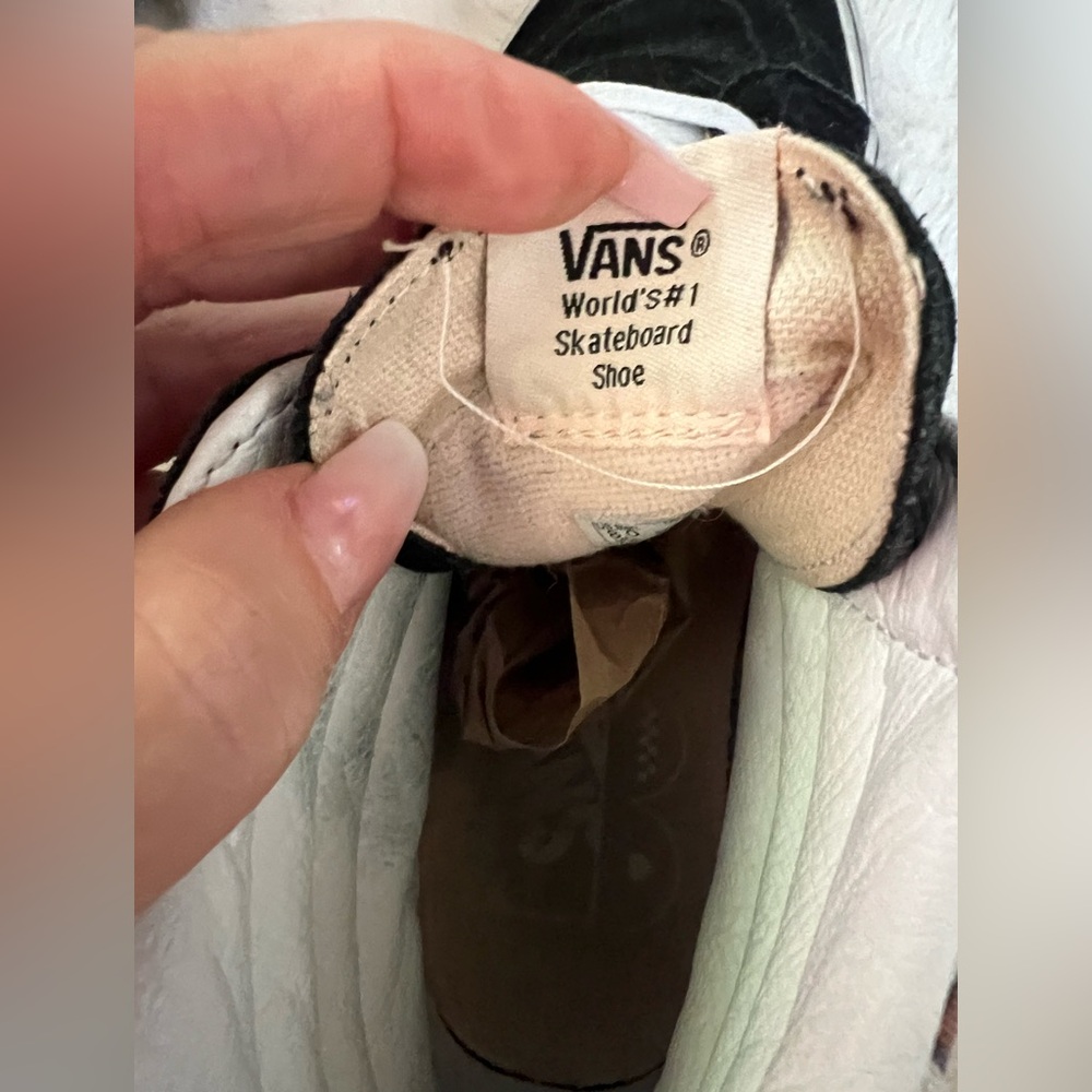 Vans Sk8-Hi Sneakers Breast Cancer Awareness Graphic Print Black Suede Size 9.5 - Picture 13 of 16